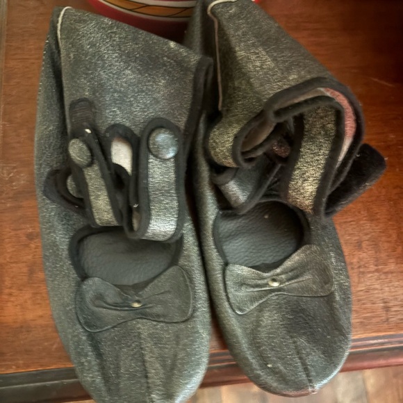 Magnolia Pearl Black Flats - Picture 1 of 6